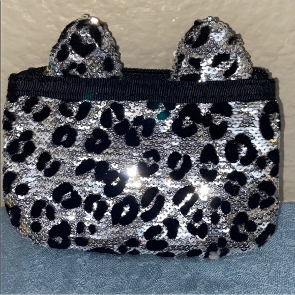 🔥FREE w/Purchase NWT Kitty Cat change purse, scrunchies lipstick, make up holde - Picture 3 of 4